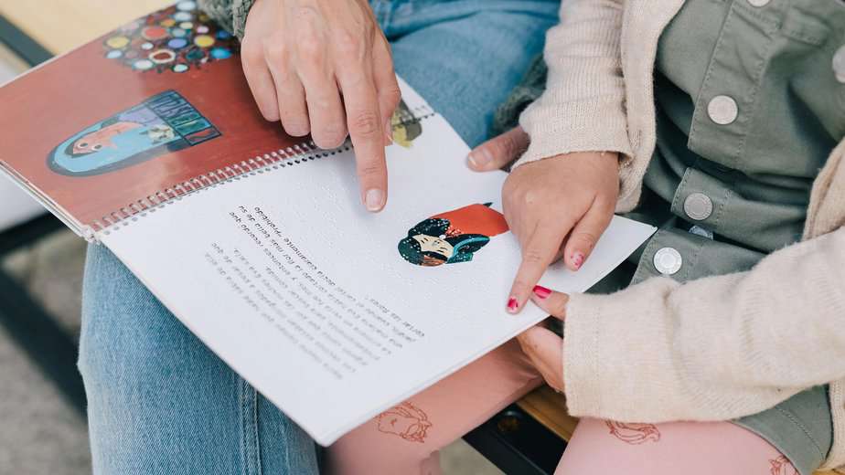 Mengajarkan Minat Baca Anak